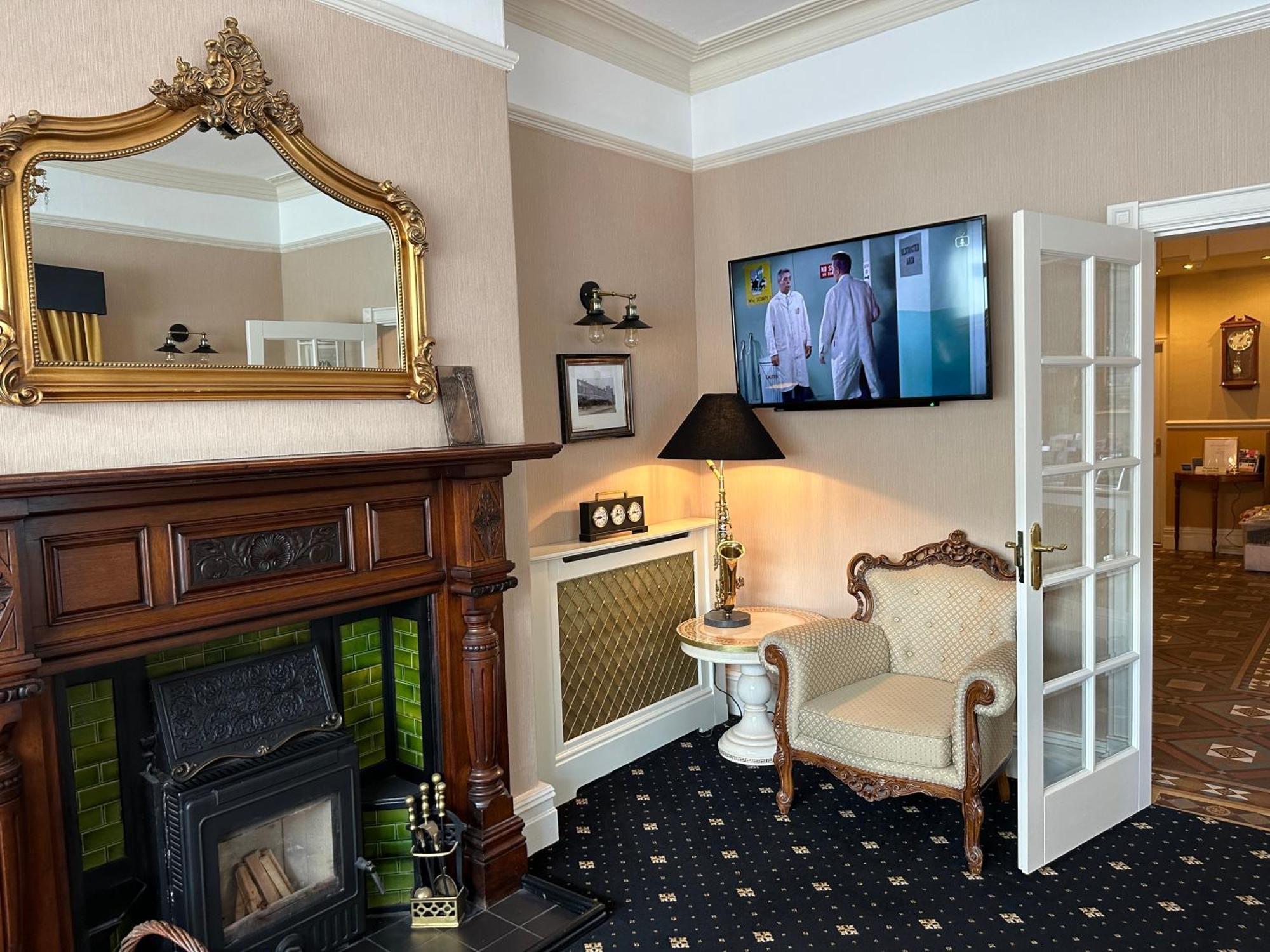 Bed & Breakfast House